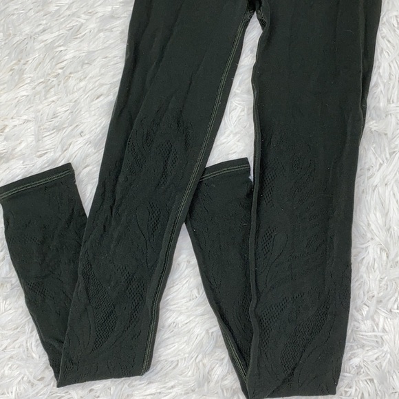 Lululemon Reveal Tight *Lattice Paisley 28" Evergreen - Picture 3 of 9